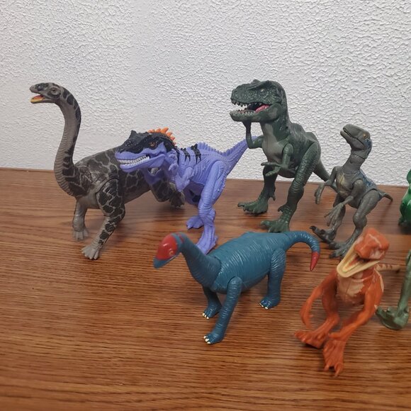 Action Figures - Lot of 11 Dinosaurs all Poseable w/Moveable Pieces - 6"-9" Tall - Picture 8 of 8